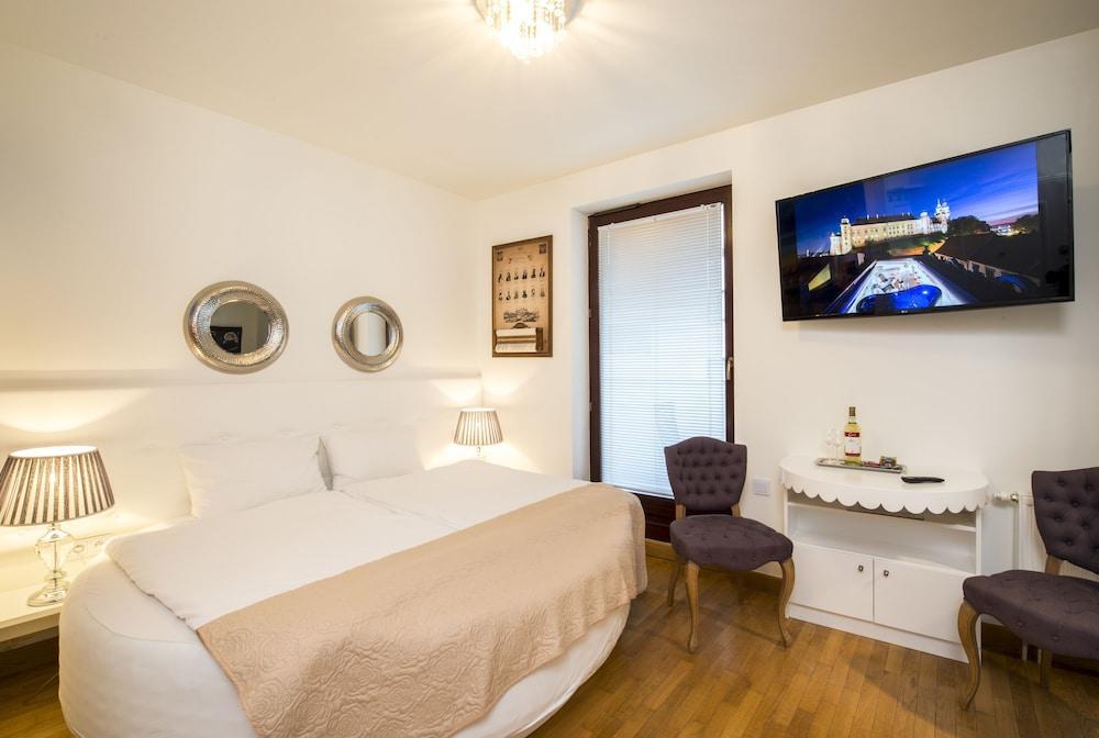 Aparthotel Parkside Old Town 3*