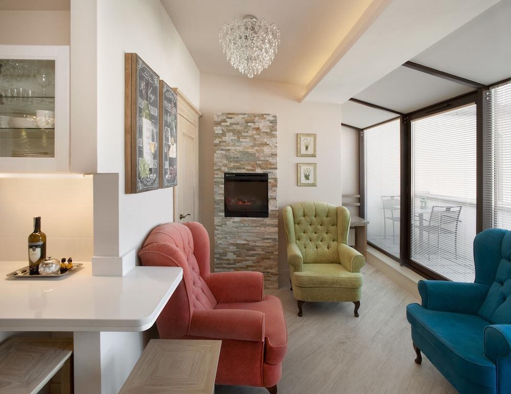 Parkside Old Town Aparthotel